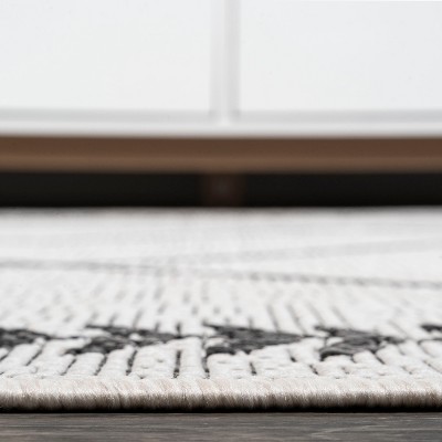 Ivory Diamond Trellis 5' x 8' Synthetic Indoor/Outdoor Rug