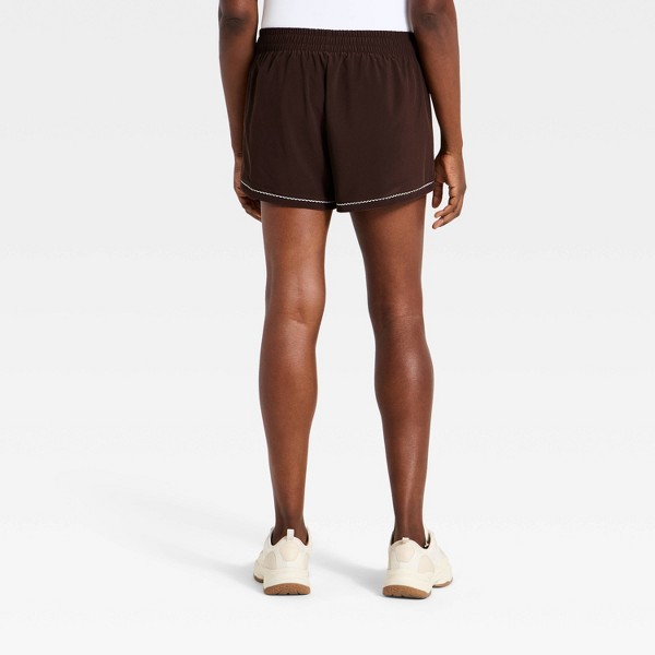Shorts deportivos de cintura media con ribete de crochet Active Light 2.5" para mujer - All In Motion™ 3