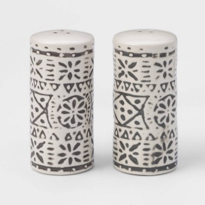 white salt pepper shakers