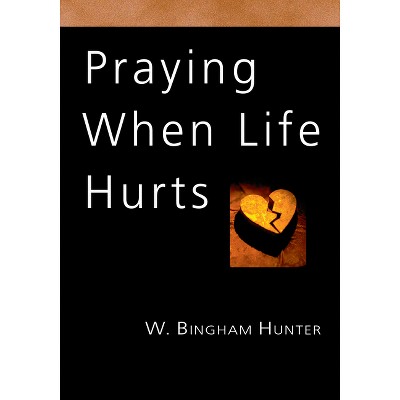 Praying When Life Hurts - (IVP Booklets) by  W Bingham Hunter (Paperback)