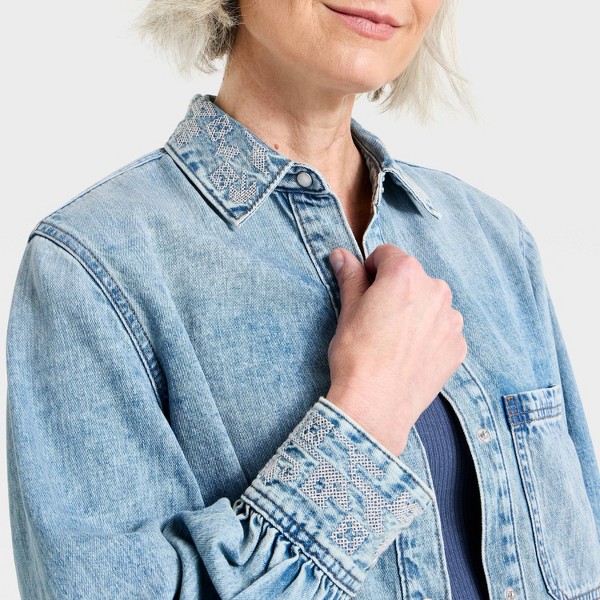 Camisa de Mezclilla Bordada para Mujer - Universal Thread™ Tono Medio 4