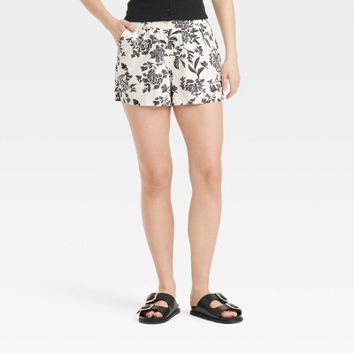 Women's Mid-Rise Linen Pull-On Shorts - Universal Thread™