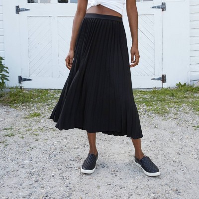 black pleated skirt