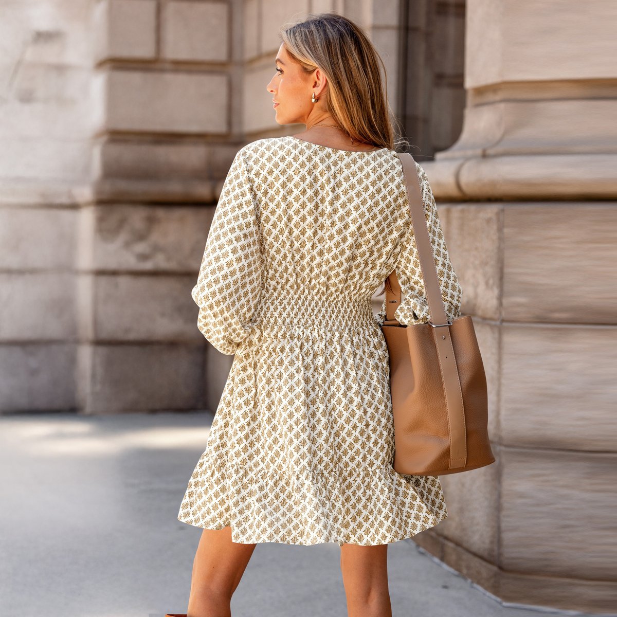 Женские платья Cupshe Women's Elegant Geometric Print Long Sleeve Mini Dress-S-Beige — фото 3