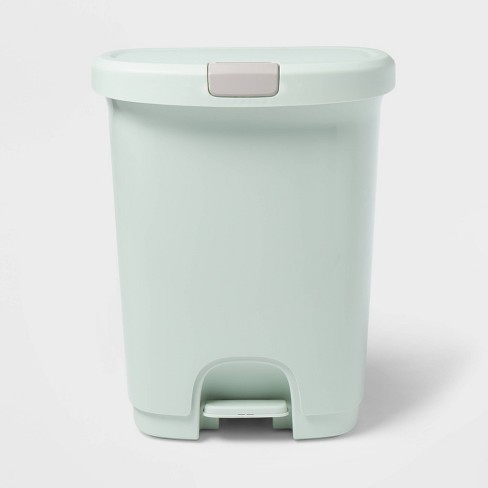 Trash Can with a Lid