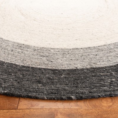 Handwoven Grey/Ivory Braided Wool 6' Round Area Rug