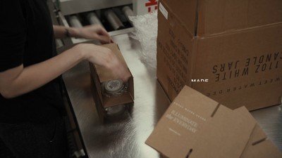 Cashmere and Vanilla 12 oz Soy Scented Jar Candle