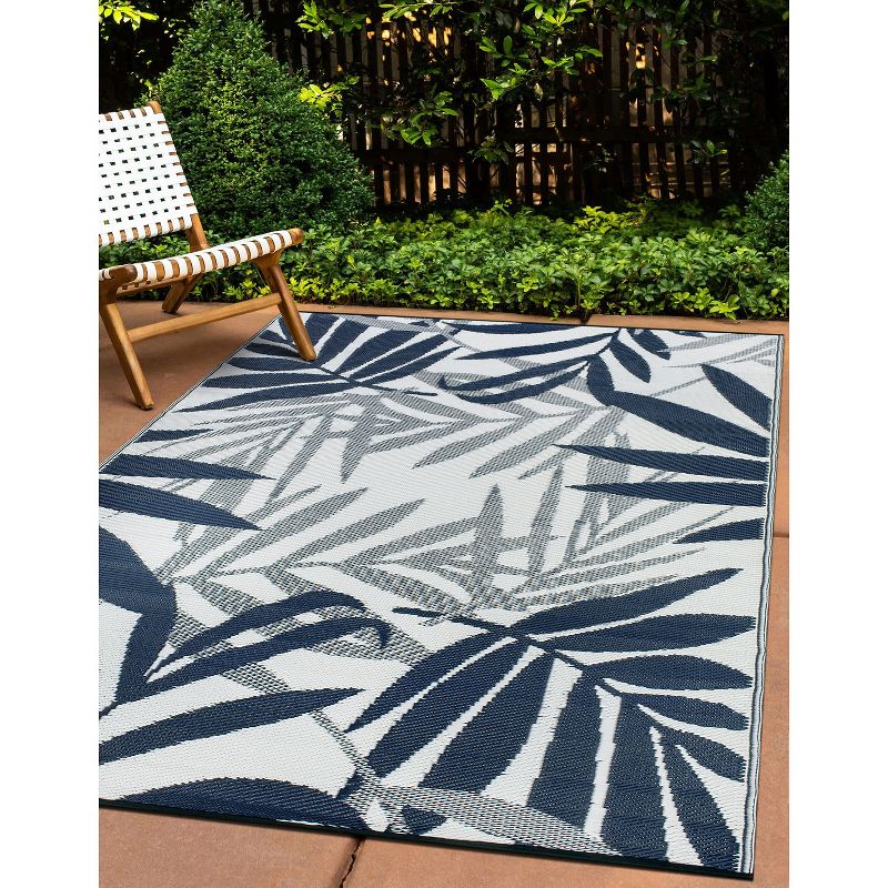 World Rug Gallery Contemporary Floral Leaves Reversible Recycled Plastic Outdoor Rugs, 2 of 12