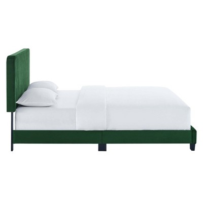 Emerald Green Velvet Tufted Queen Platform Bed with Wood Frame