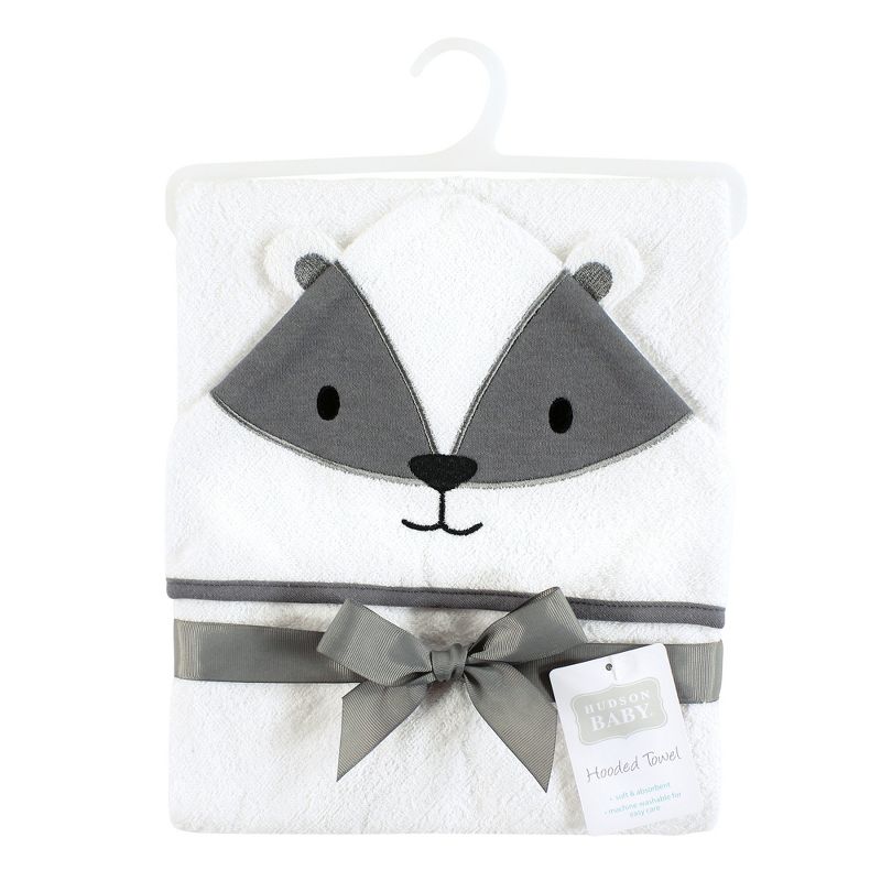 Hudson Baby Unisex Baby Cotton Animal Face Hooded Towel, Badger, One Size, 2 of 3