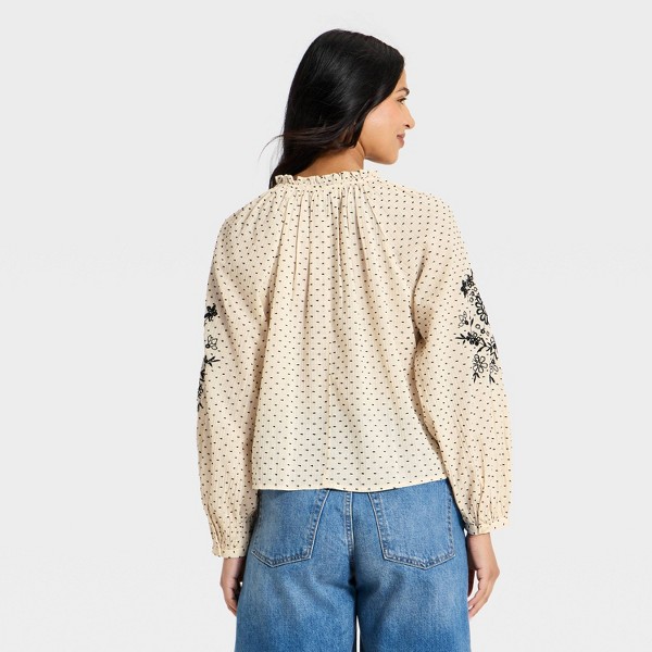 Blusa con mangas obispo largas, bordados y escote en V para mujer - Universal Thread™ 2