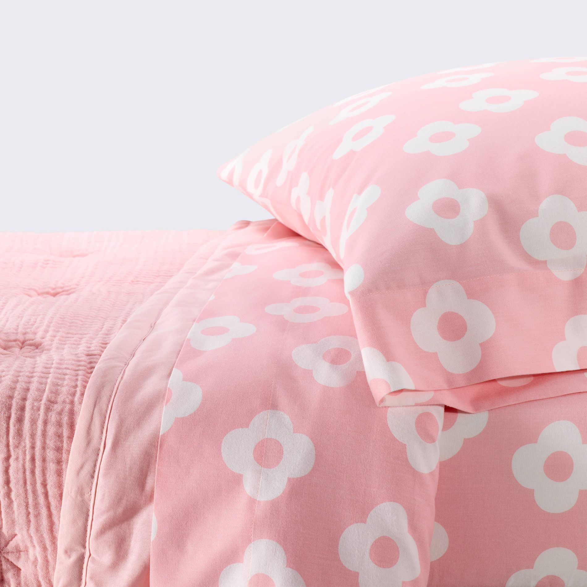 4pc Toddler Bedding Set - Pink Flowers - Cloud Island™: Woven, Lightweight Cotton, Floral Pattern