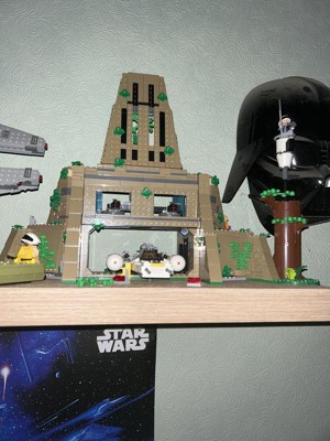 Lego Star Wars: A New Hope Yavin 4 Rebel Base Building Playset