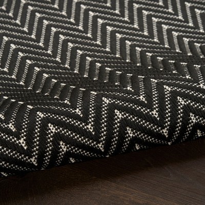 Black and White Geometric Synthetic Indoor/Outdoor Runner Rug