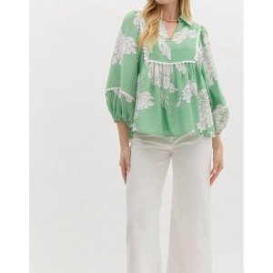 Women's Sweet & Scalloped Floral Blouse - entro S - 1 of 4