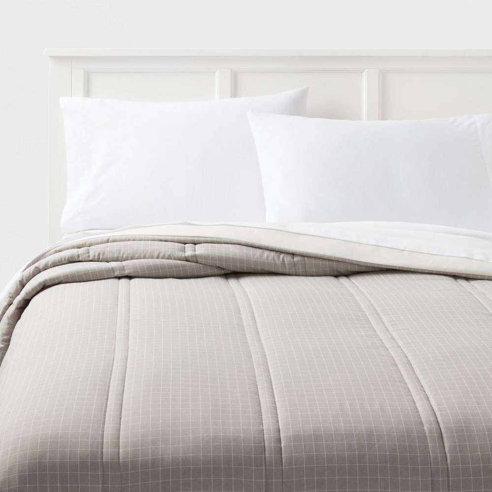 Photos - Bed Linen King Lofty Microfiber Printed Comforter Light Gray/White - Room Essentials