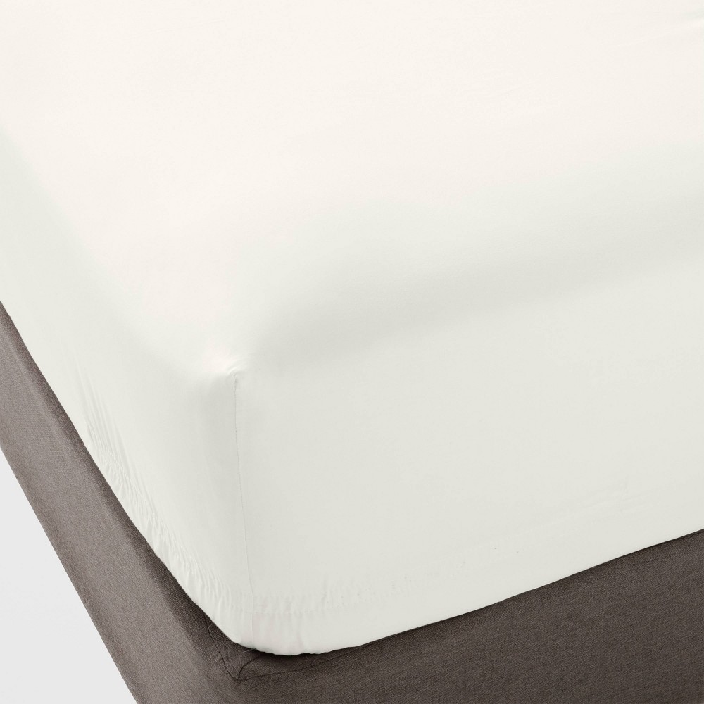 Full 400 Thread Count Performance Fitted Sheet Sour Cream - Threshold™: Cotton Sateen, Machine Washable, Fits 18"" Mattress -  83724827