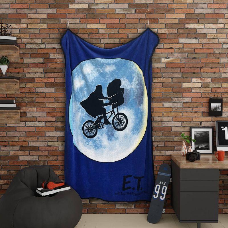 E.T. the Extra-Terrestrial Kids&#39; Blanket, 2 of 4