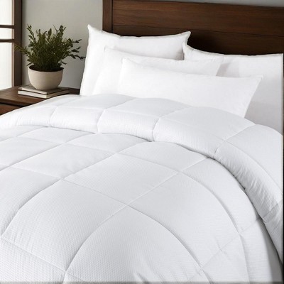 Peace Nest Year-round Down Alternative Comforter