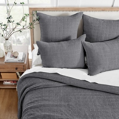 Charcoal Microfiber King Quilt Set with Luxurious Waffle Design