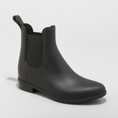 black chelsea bootie