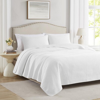 Caitlyn White Microfiber Twin Quilt Set with Shams