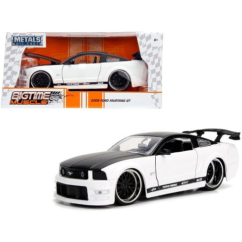 White Mustang Gt >> 2006 Ford Mustang Gt White With Black Top 1 24 Diecast Model Car By Jada White Mustang Gt >> 2006 Ford Mustang Gt White With Black Top 1 24 Diecast Model Car By Jada
