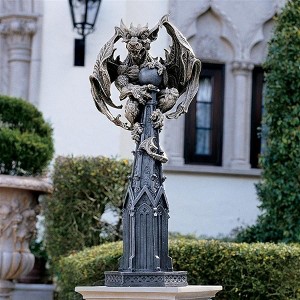 Design Toscano Raptor, Gargoyle Surveyor of the Realm Sculpture - 1 of 4