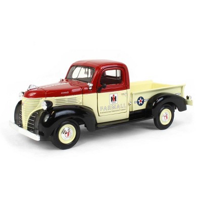 SpecCast 1/24 1941 Plymouth IH Farmall Logo Pickup ZJD1900