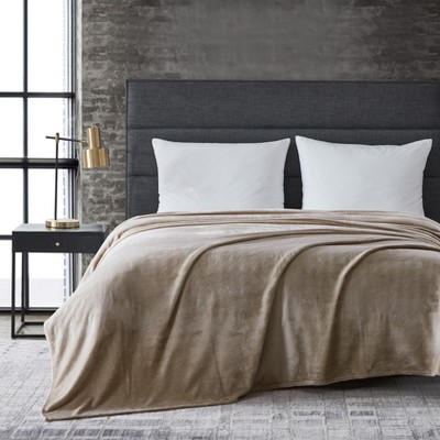 Cozy Plush Fleece Full/Queen Blanket in Classic Beige