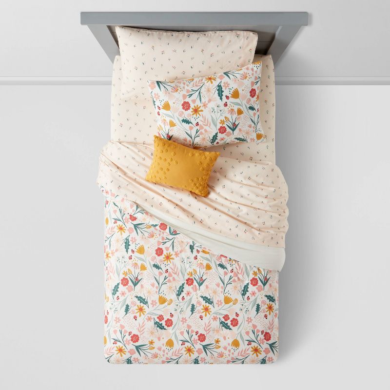In the Garden Kids' Bedding Set with Sheets - Pillowfort™, 3 of 10