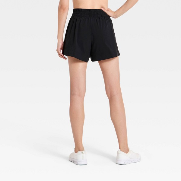 Shorts de tejido ligero de cintura media 4" para mujer - All In Motion™ 2