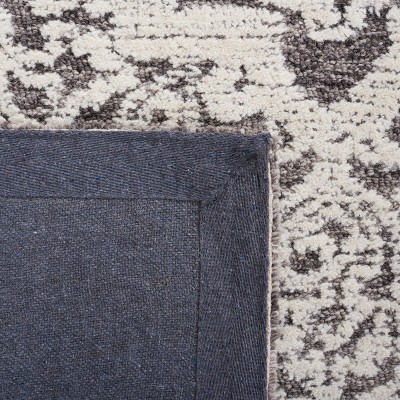 Gray and Ivory Hand-Tufted Wool Medallion Area Rug 3' x 5'