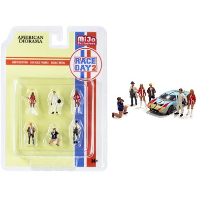 AMERICAN DIORAMA 1/43 - FIGURINES Race Day - Set of 2 Figures