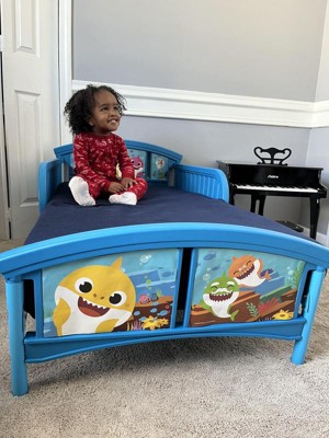 Delta Children Baby Shark Plastic Toddler Bed with Guardrails - Colorful  Decals, Versatile Frame, Safe Design | Toddler Size Bed