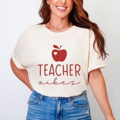 Simply Sage Market Teacher Vibes Cursive Apple Garment Dyed Tee - 2XL - Ivory