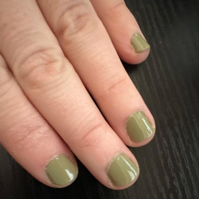 An Editor Reviewed Olive & June's Quick-Dry Nail Polish
