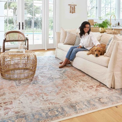 Kamran Blue and Coral Vintage Washable 5' x 7' Area Rug