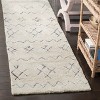 Casablanca CSB213 Hand Tufted Indoor Rug - Safavieh - image 2 of 4