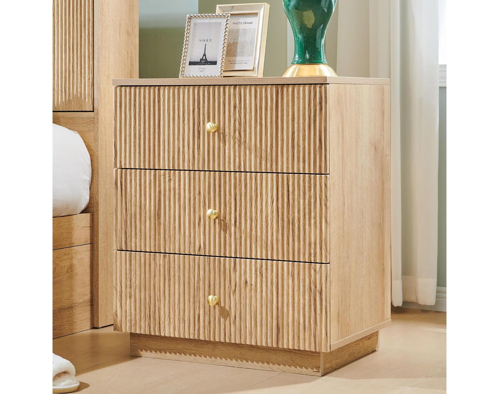 SinCiDo Fluted Nightstand with Charging Station, 21.65" Wide Modern Wood Bedside Table w/3 Storage Drawers for Bedroom, Living Room, Natural