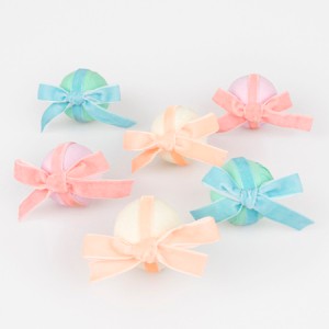 Meri Meri Velvet Bow Surprise Balls (Pack of 6) - 1 of 3