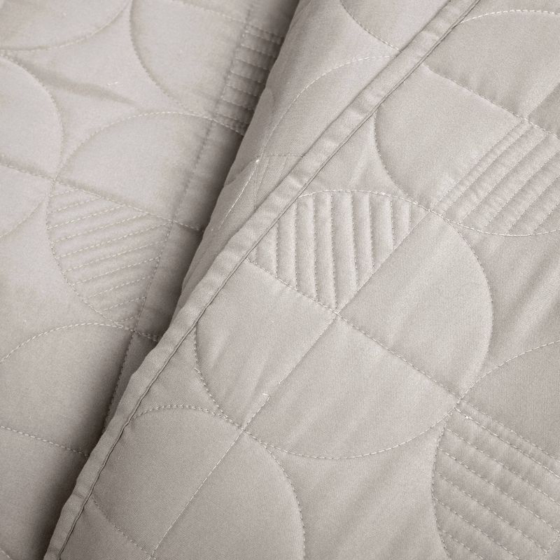 Lush Décor 3pc Mid Century Circle Reversible Oversized Cotton Quilt Bedding Set Gray, 3 of 7