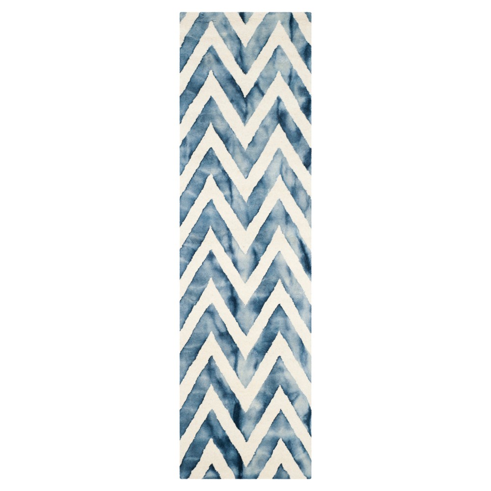 2'3inx8' Runner Carl Area Rug Ivory/Navy - Safavieh