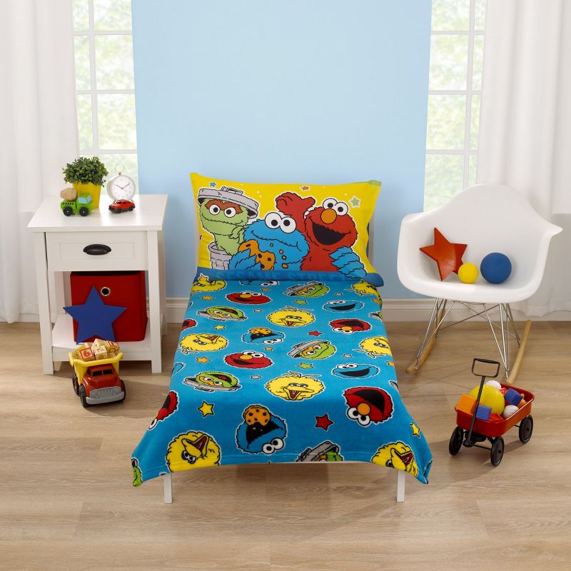 Sesame Street Come and Play Blue, Green, Red and Yellow, Elmo, Big Bird, Cookie Monster, and Oscar the Grouch Toddler Blanket, 4 of 6