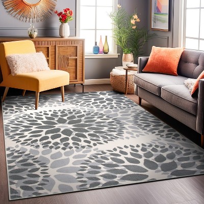 Gray Floral Medallion 5' x 7' Synthetic Area Rug