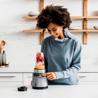 Cloud Silver 24-oz Digital Countertop Blender with Variable Speed