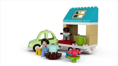 LEGO DUPLO Family House on Wheels 10986, auto de juguete para niños y niñas  de 2 años de edad, juguetes de aprendizaje preescolar, juego de ladrillos