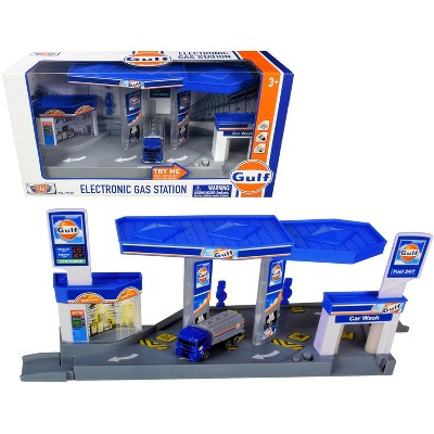 "Gulf" Electronic Gas Station Diorama with Light and Sound and Tanker Truck 1/64 Model by Motormax