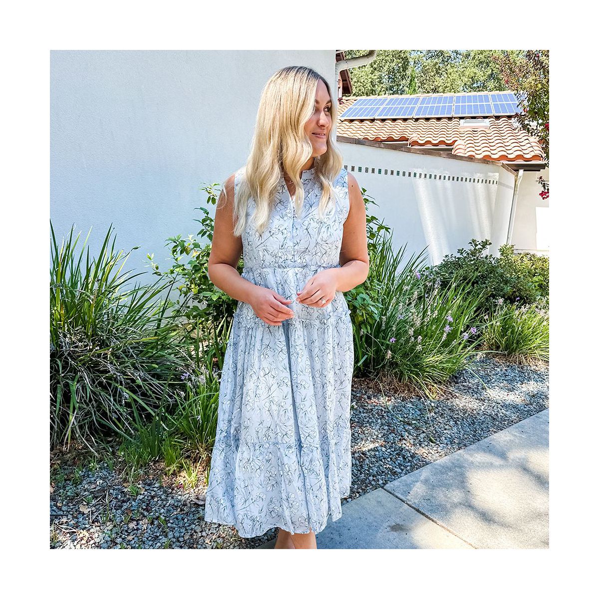 Reistor Women's Perfect Resort Maxi Dress in Blue Florals - thumbnail 8