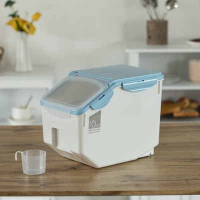 Clear BPA-Free Plastic Food Storage Containers Set with Measuring Cup and Wheels